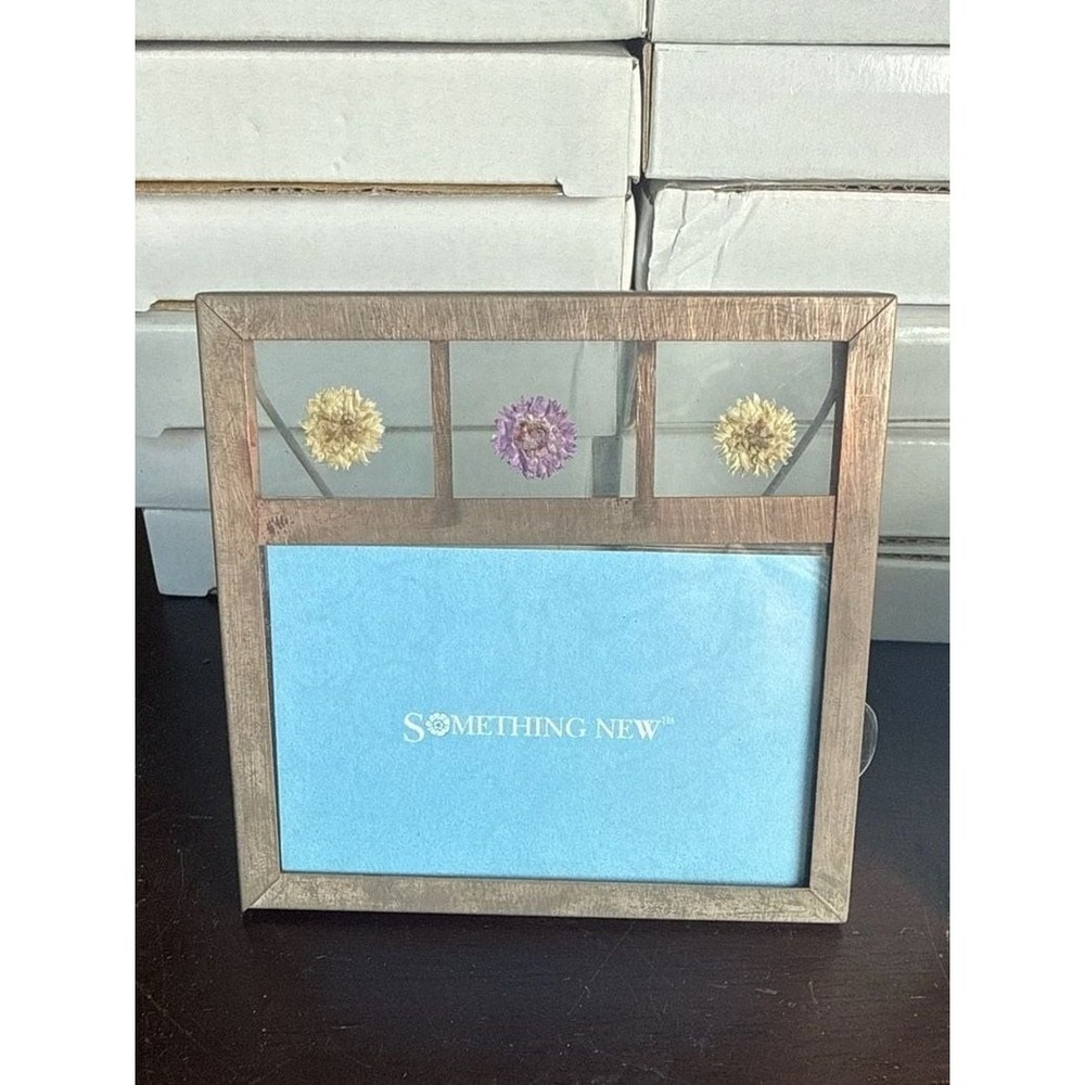 Set of 25 Something New Lavender Flowers Place Card Frame (TKB2422), New in Box